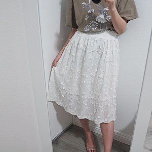 3D embroidered flowers white midi skirt